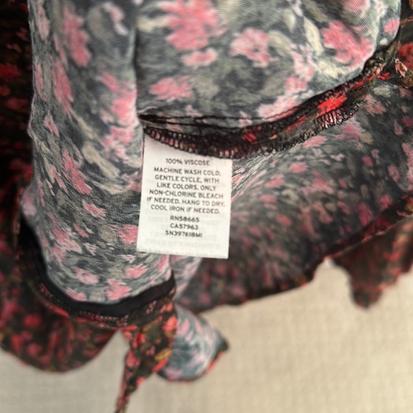 Something Navy floral blouse - Picture 8 of 8